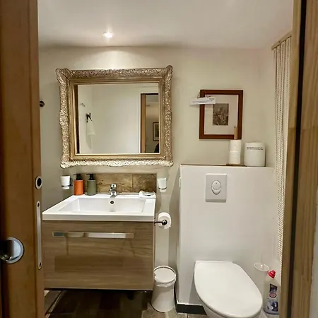 Διαμέρισμα Charming Little Duplex Historic Center!