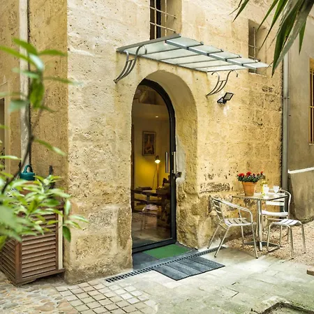 Charming Little Duplex Historic Center!