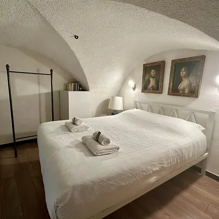 Charming Little Duplex Historic Center!