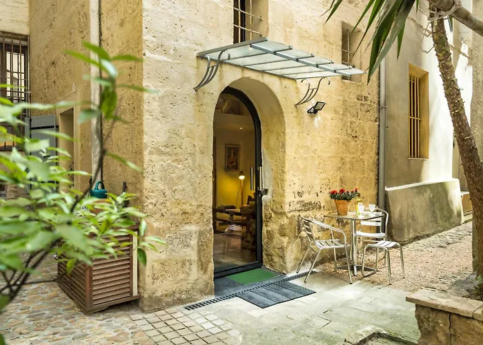 Charming Little Duplex Historic Center!