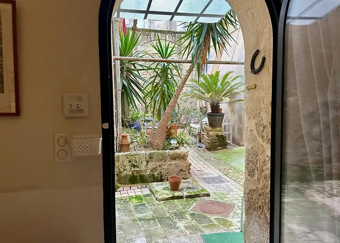 Charming Little Duplex Historic Center! Montpellier